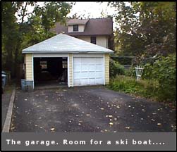 garage.jpg (20785 bytes)